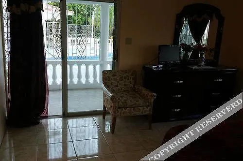 Chateau De La Rose Bed And Breakfast Montego Bay Hotel