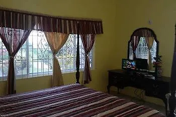 Chateau De La Rose Bed And Breakfast Montego Bay 3*,  Jamaica