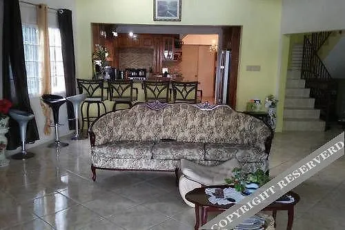 Chateau De La Rose Bed And Breakfast Montego Bay 3*,